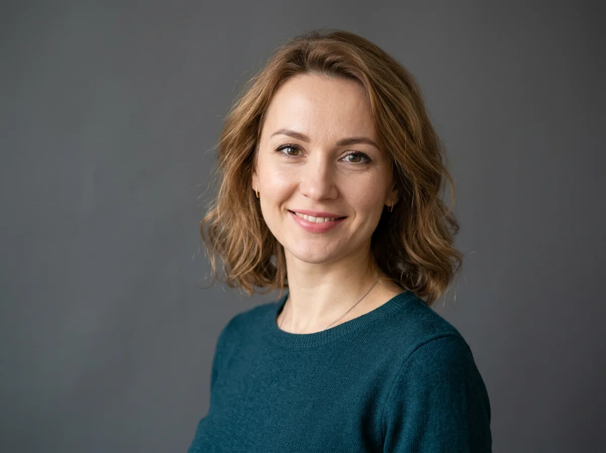 Фото пользователя Марина, аватар молодой женщины около 34 лет, нейтральный серый фон